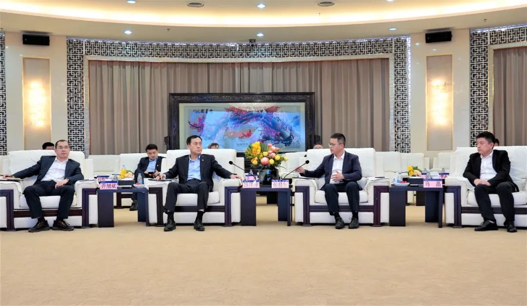 十大赌博靠谱信誉的平台与中国能建国际集团就海外新能源战略合作举行会谈